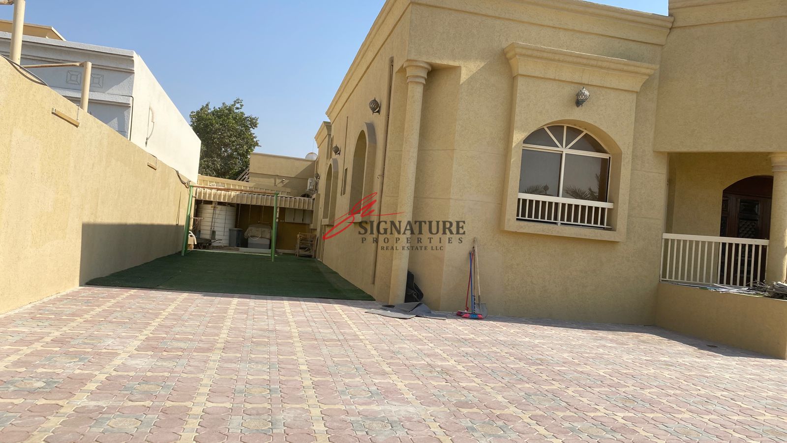 Luxury villa for rent in Al Raqayeb 1 - Ajman Specifications: Land area: 7,800 square feet 4 spacious master bedrooms Hall