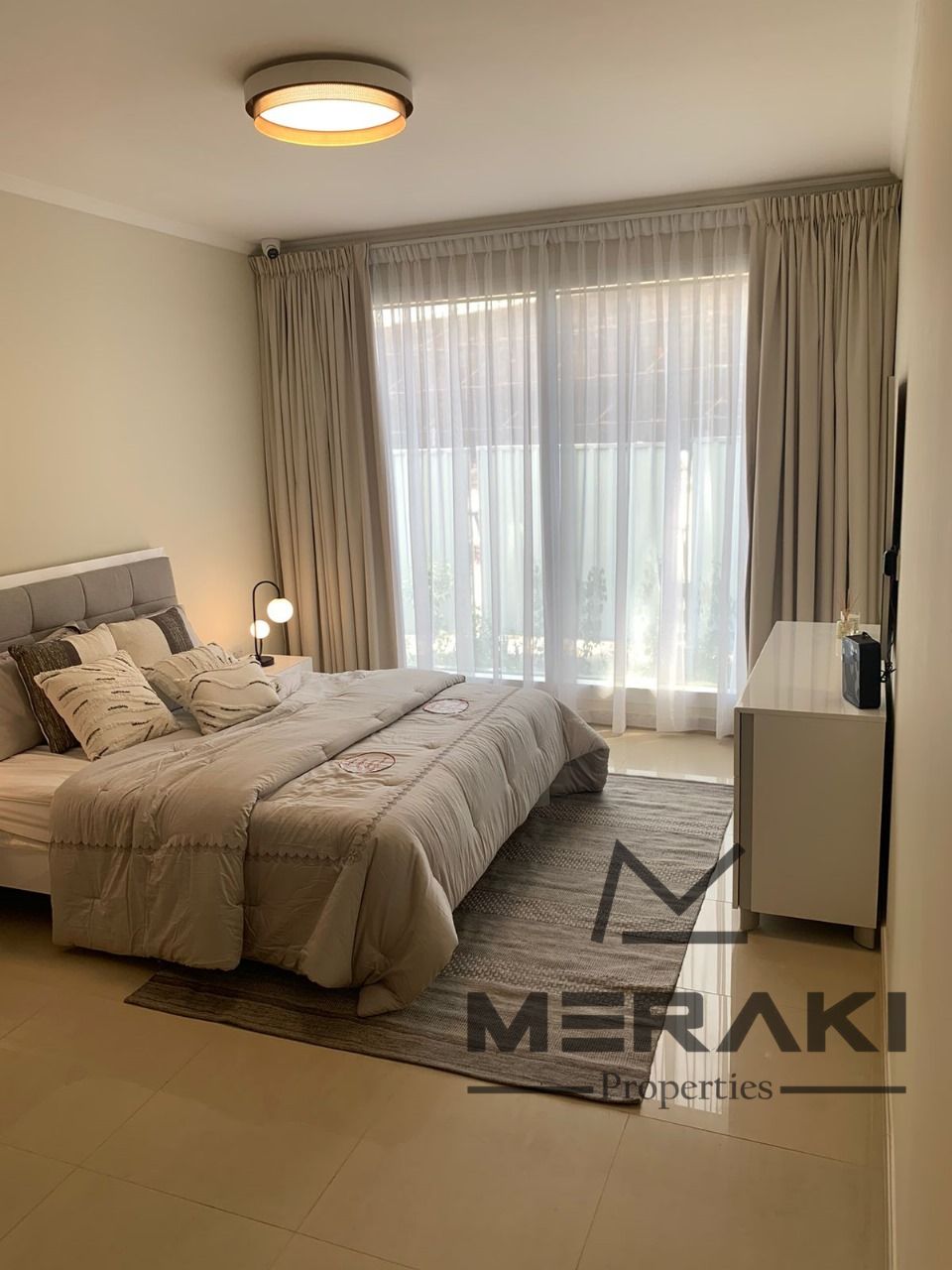 Luxury 1-Bedroom Apartment | freeAC | freehold – Stunning Views & Prime Location