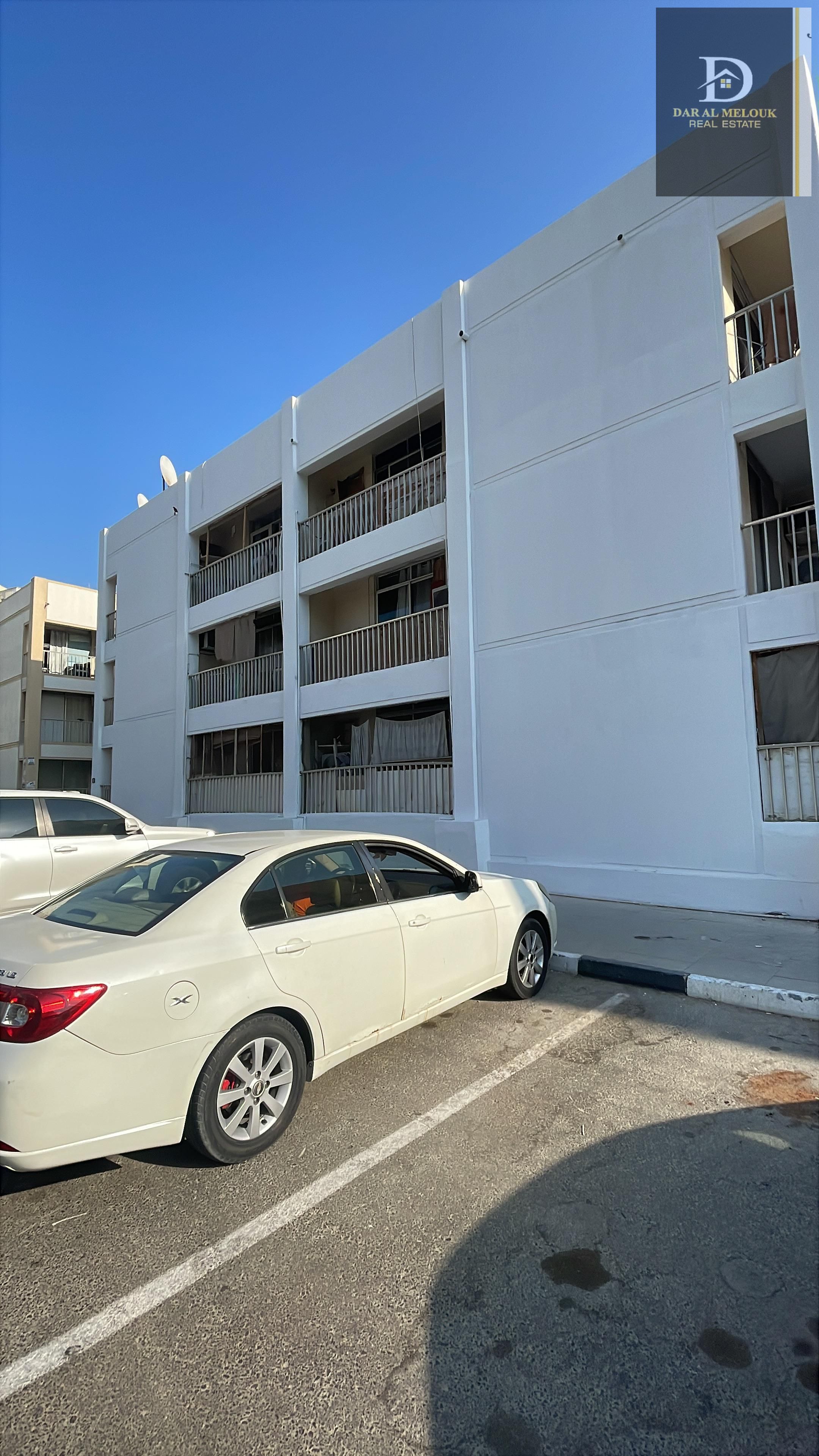 For sale in Sharjah Abu Shagara area Commercial/residential building, 2594 sq ft Prime location