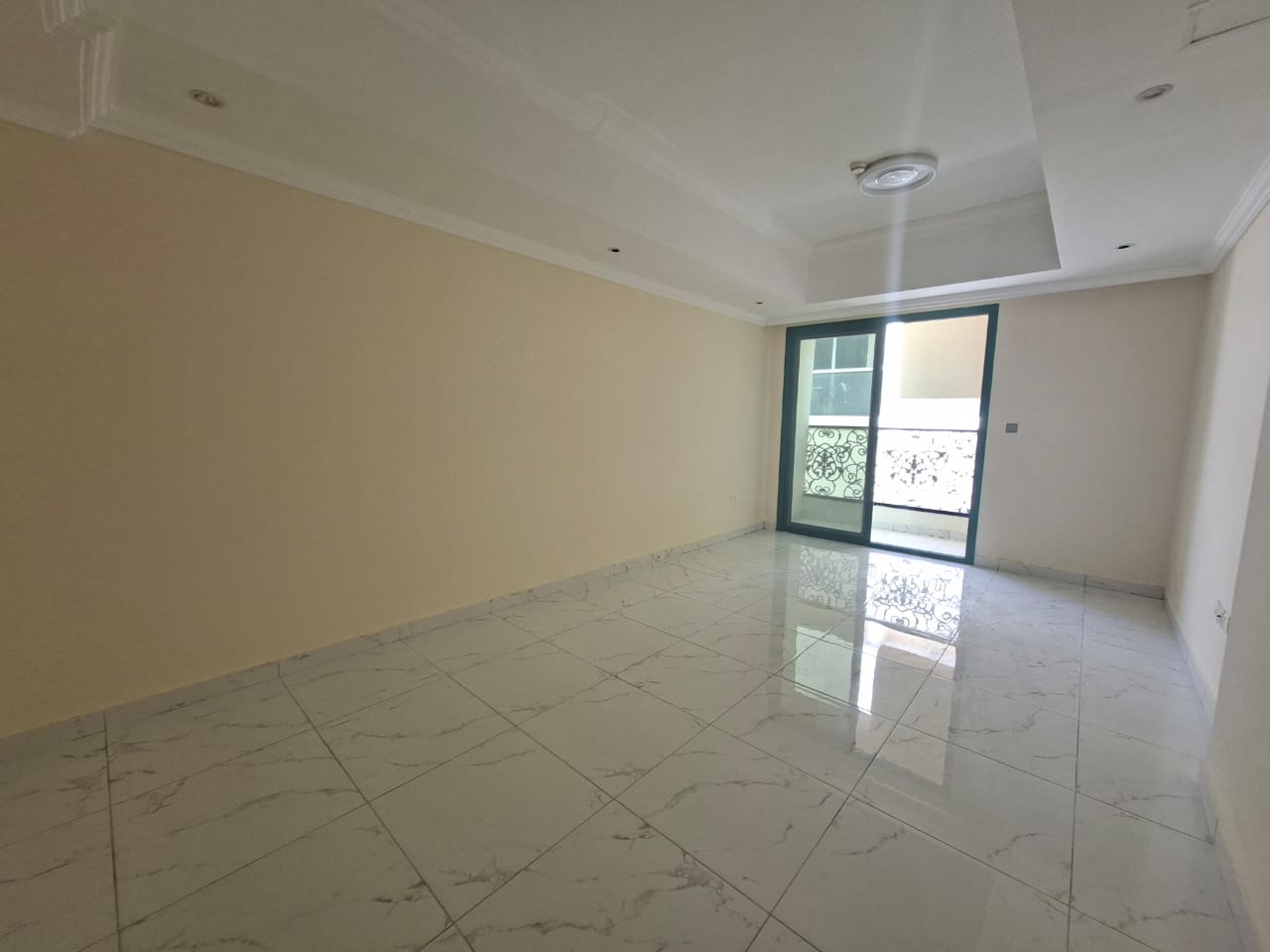 Like brand new building Muwaileh Commercial sharja 1bhk with balcony 2 washroom with master room with waldrop parking