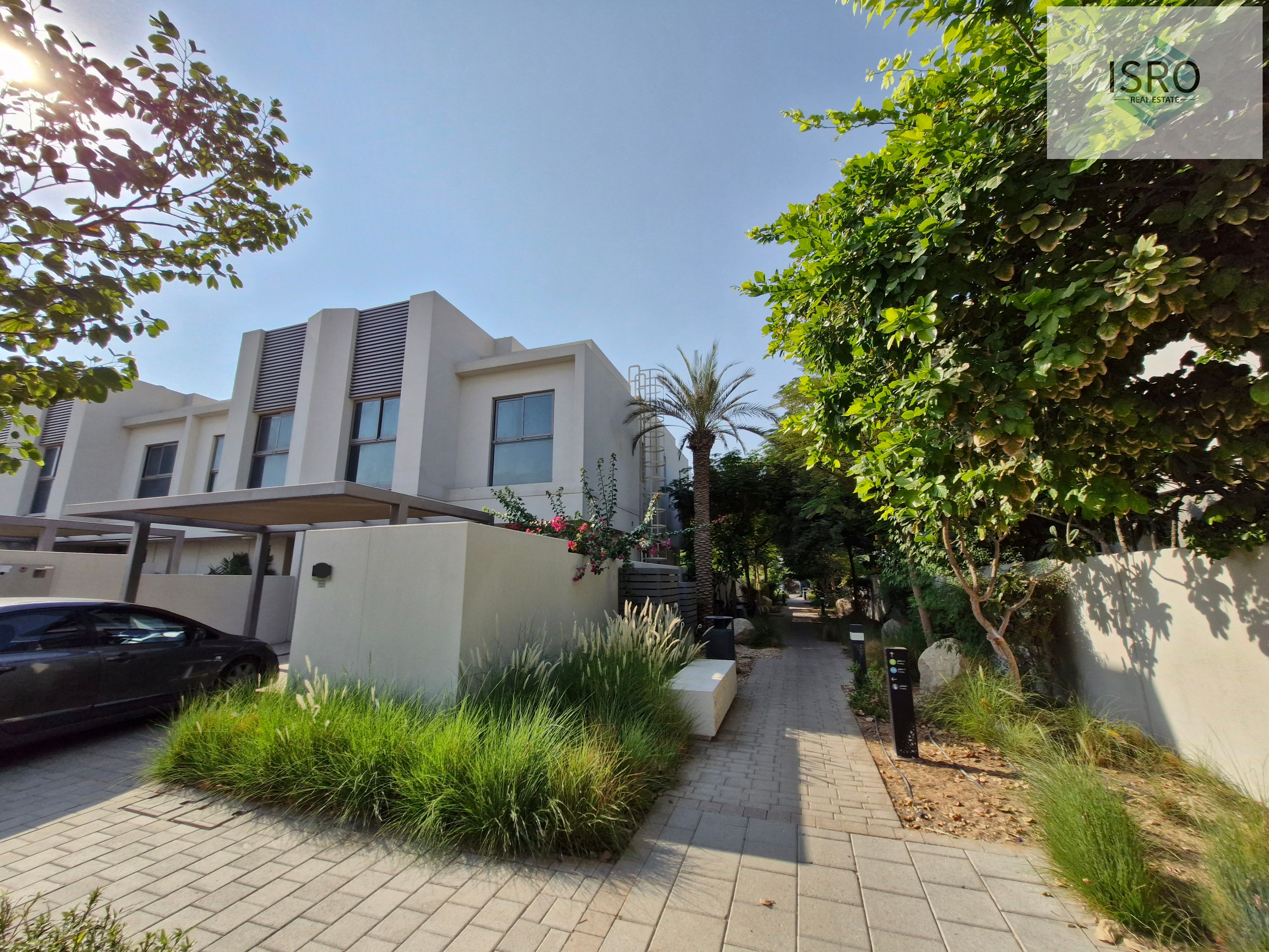 Ready to Movel 3br corner townhouse in zahia