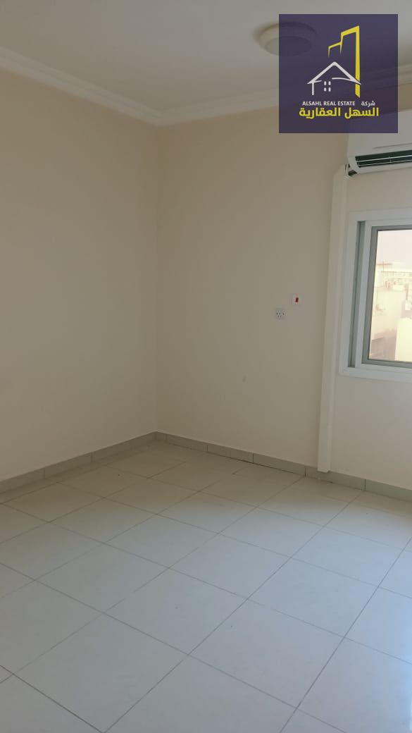 One-bedroom apartment with two bathrooms – Free parking, modern building, prime location