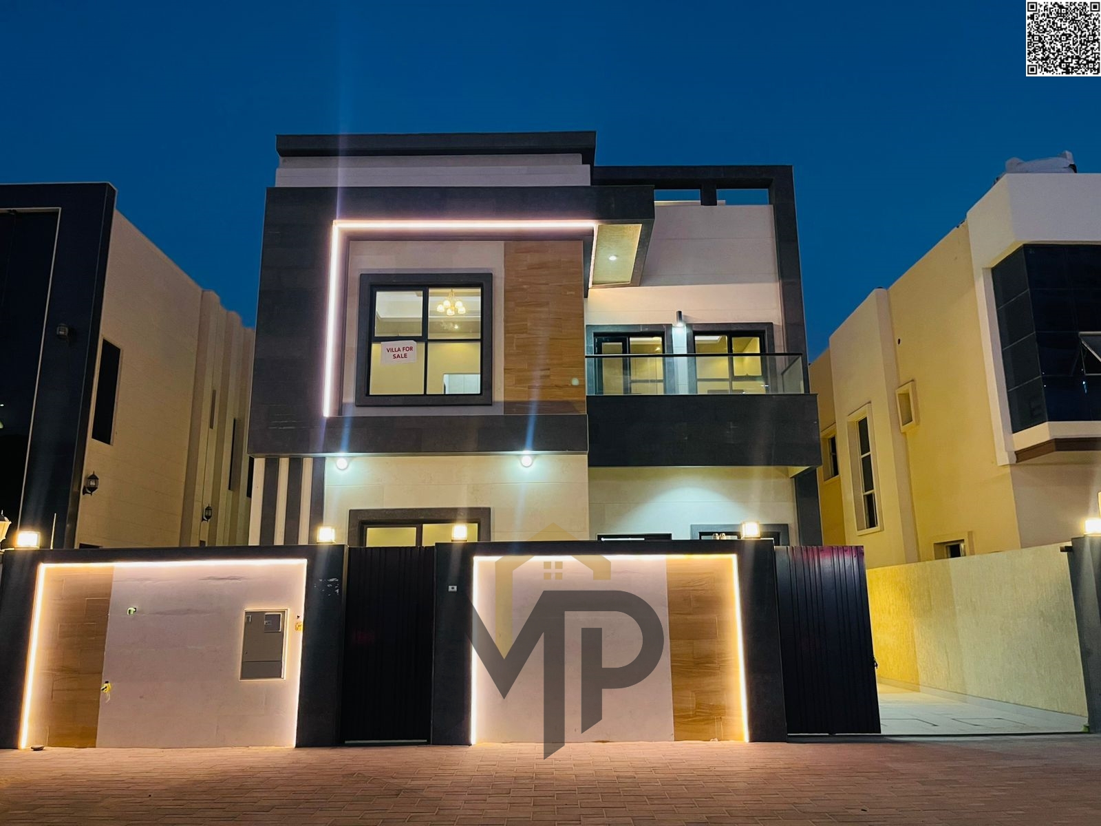 Villa for sale in Al-Haliyo 2 area. Features: • 4 master bedrooms • Majlis with bathroom • Living room with bathroom • Main kitchen • Maid's room • La
