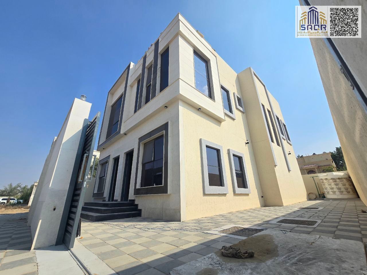 Two floors, five rooms, all fees included, freehold ownership for all nationalities