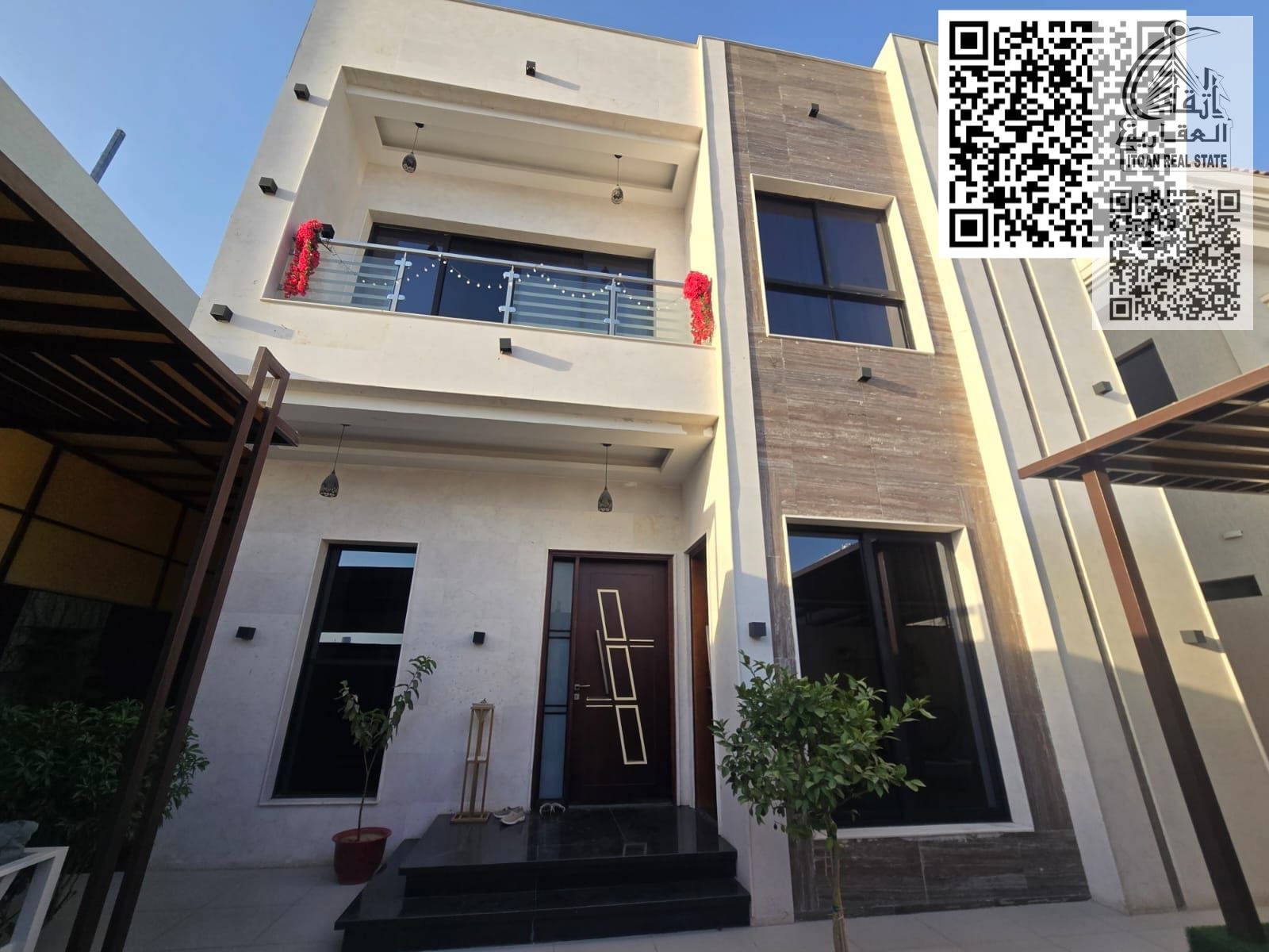 Villa for sale directly from the owner, with a stone façade. Conveniently located near all services. Includes water and electricity fees, as well as a