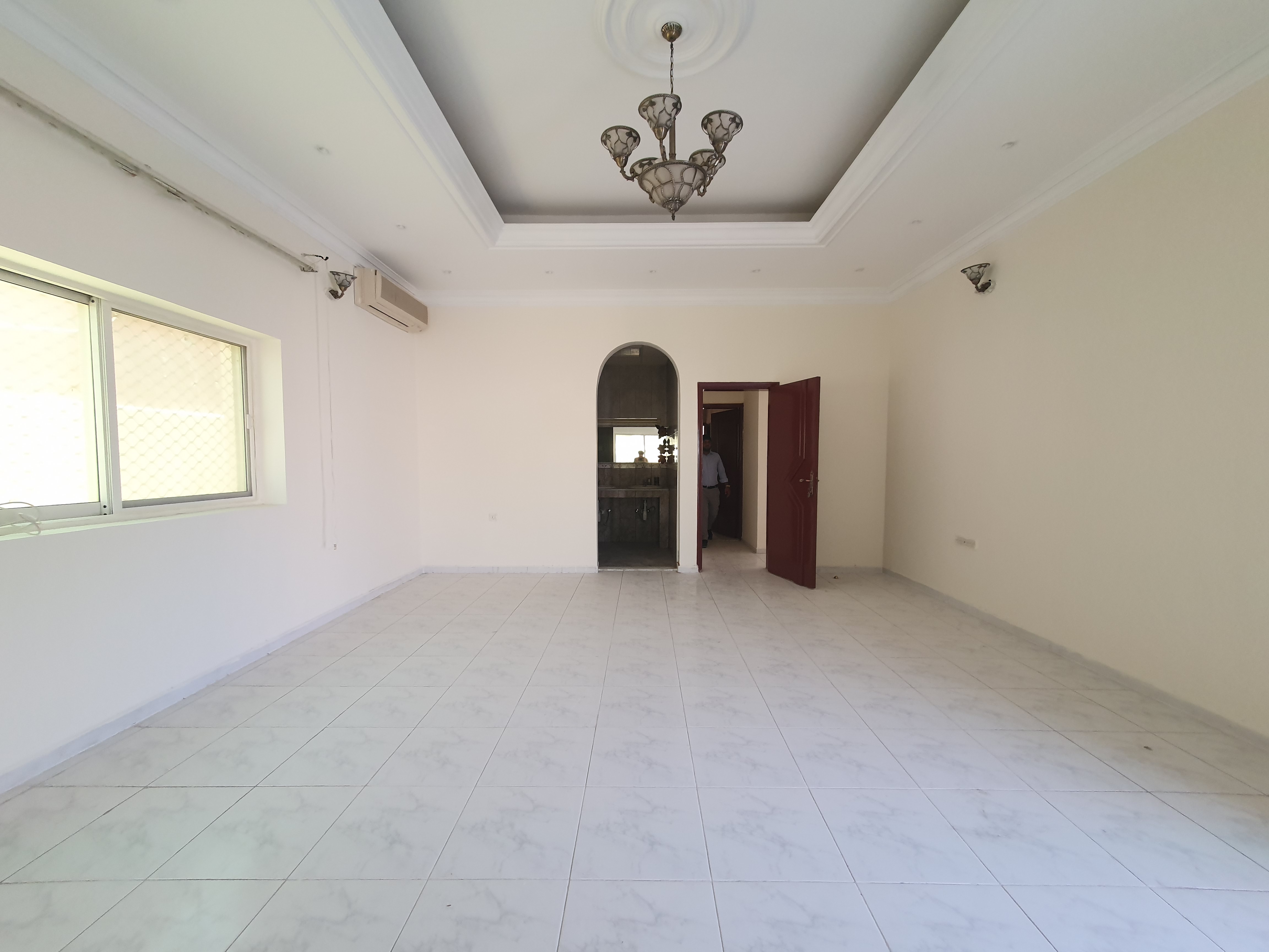 Hote offer 4 badroom villa with maid room and 2 Majlis and wardrobe price 105k