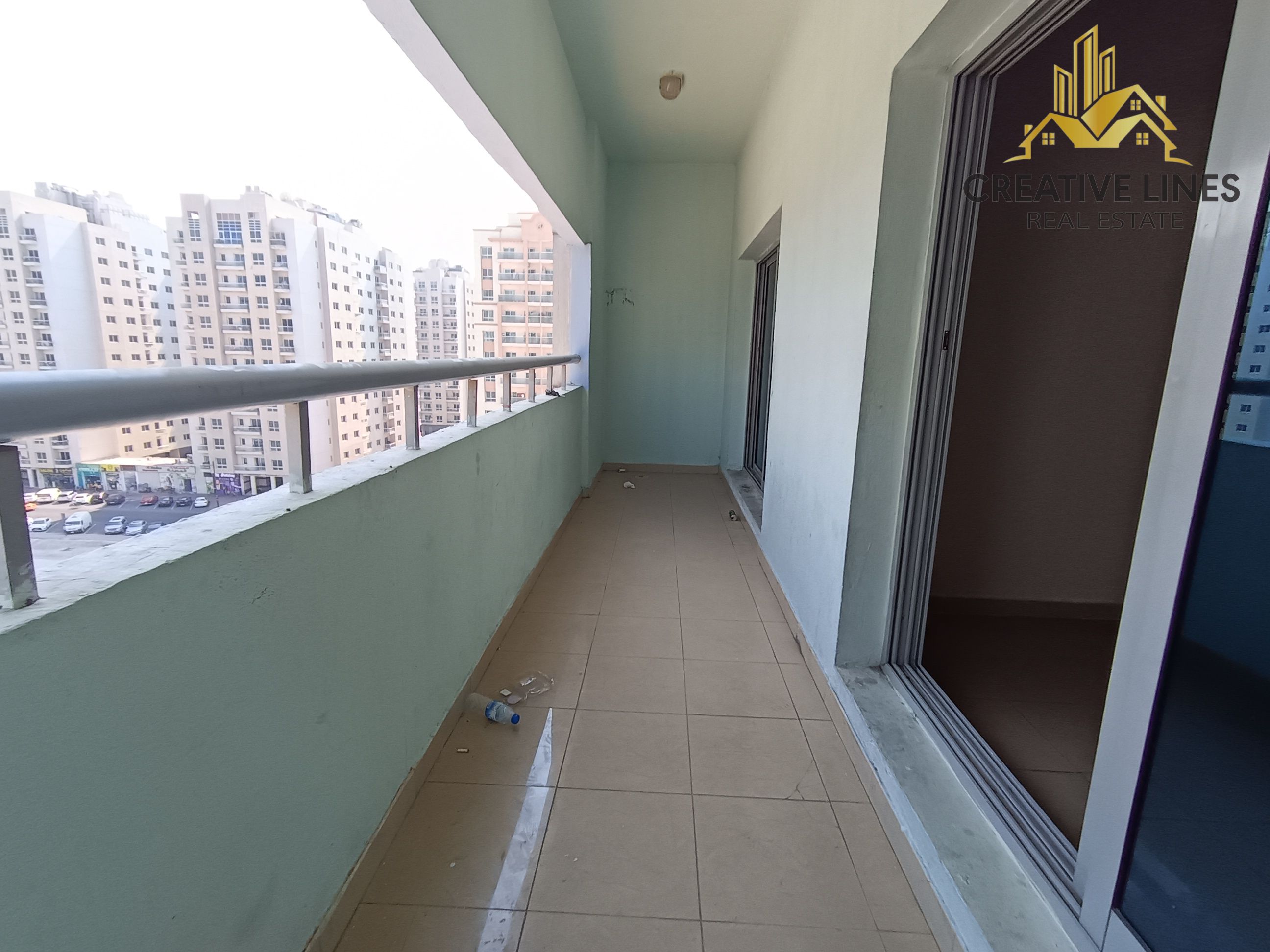 Huge 1bhk for family sharing or business, big hall, 2 baths, long balcony