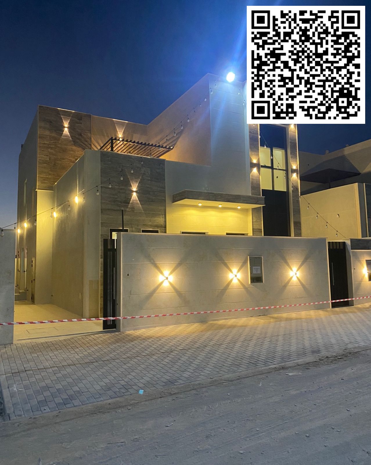 Villa for sale in Ajman, Al Helio area, consisting of 4 bedrooms, a majlis, a living room, and a maid's room, located on an asphalt road. Land area: 3