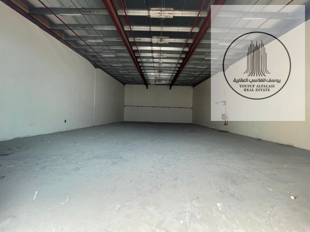 Warehouse for rent at an excellent price, 4430 sq ft, suitable for storage, on a main street