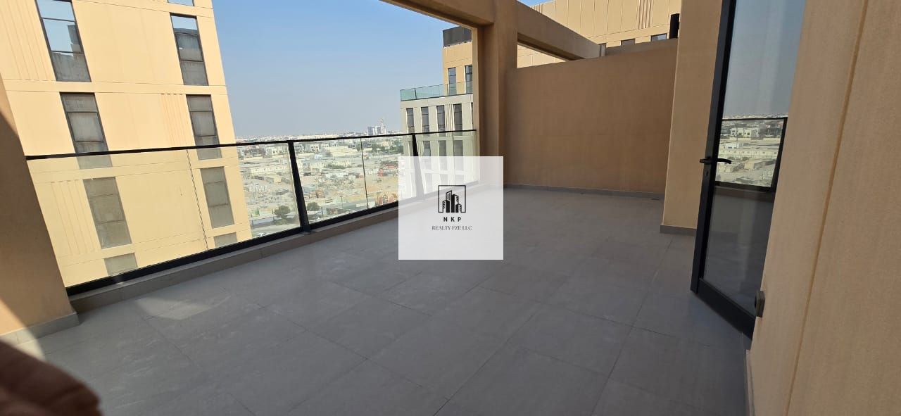 Spacious luxurious brand new studio with huge terice