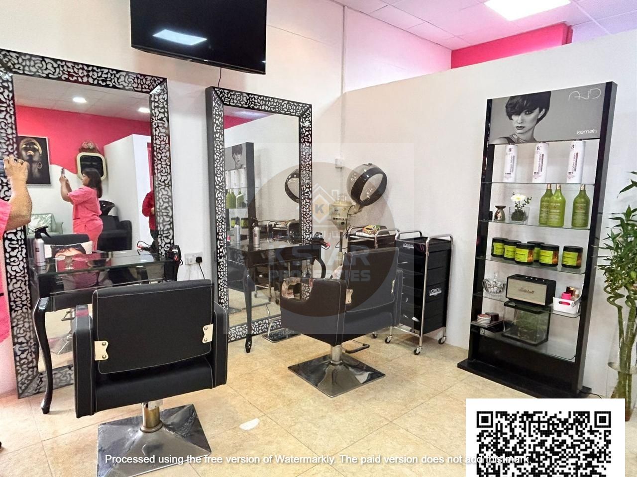 A Running Salon Business with Growth Potential for rent