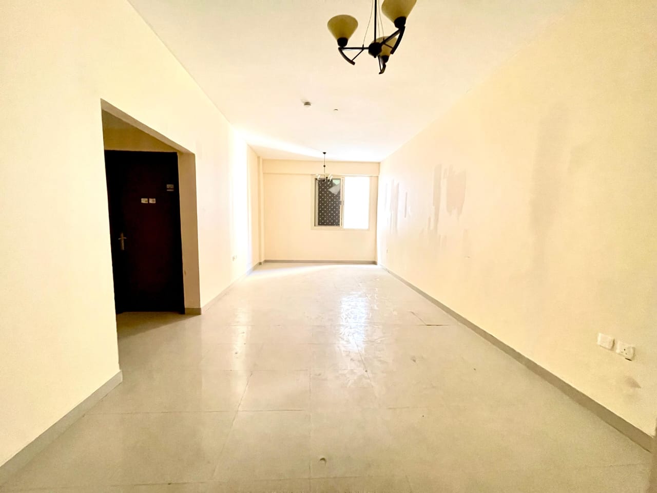 Like brand new building Muwaileh Commercial sharja 1bhk with 2 washroom with master room waldrop parking