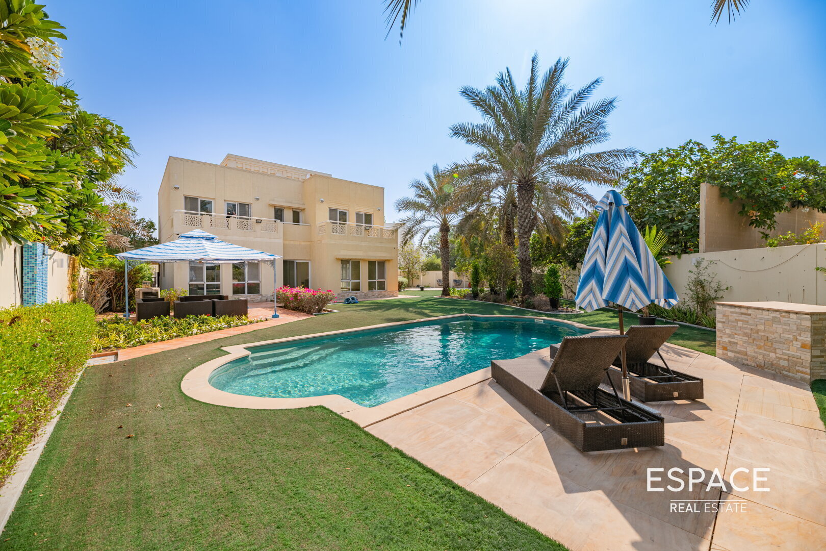 Huge Plot | Private pool | Unfurnished