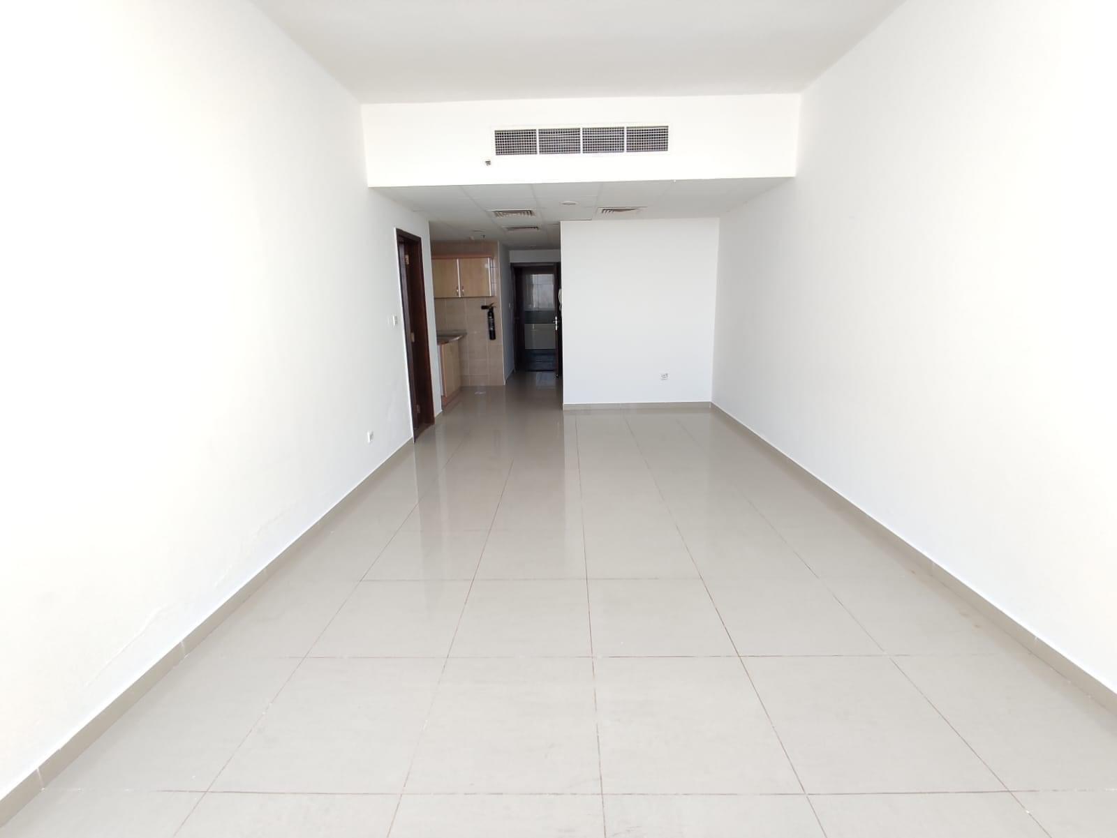 Studio -Easy Dubai access-1 Month free-31k BY FULL CASH ( 32k BY 6 CHQS )