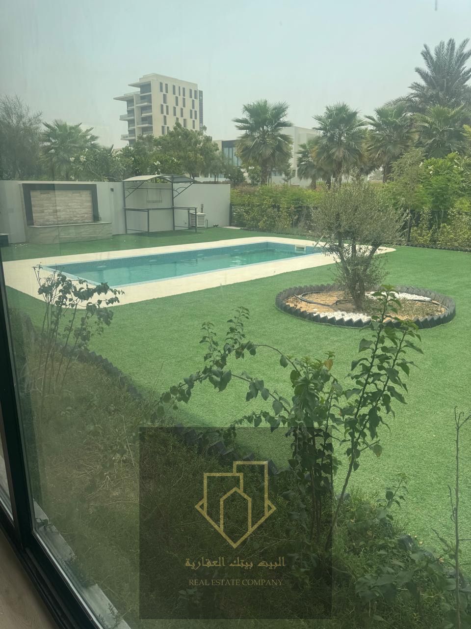 For sale a villa in Al-Zawra area, 4 master rooms and a maid's room, an area of 6 thousand feet