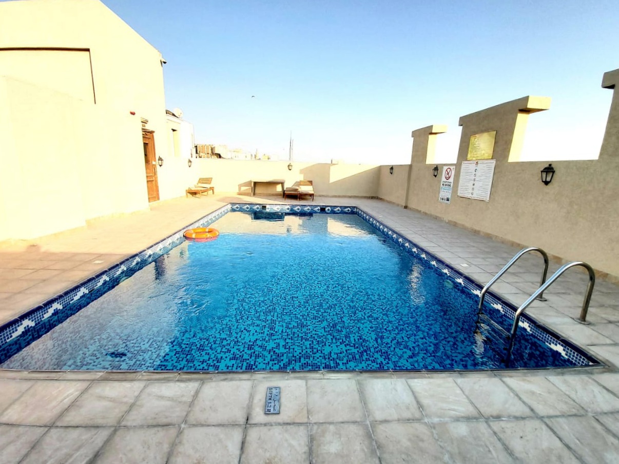 NEAR TO EXIT SPACIOUS 1 BEDROOM WITH CLOSED KITCHEN HAVING ALL AMENITIES.