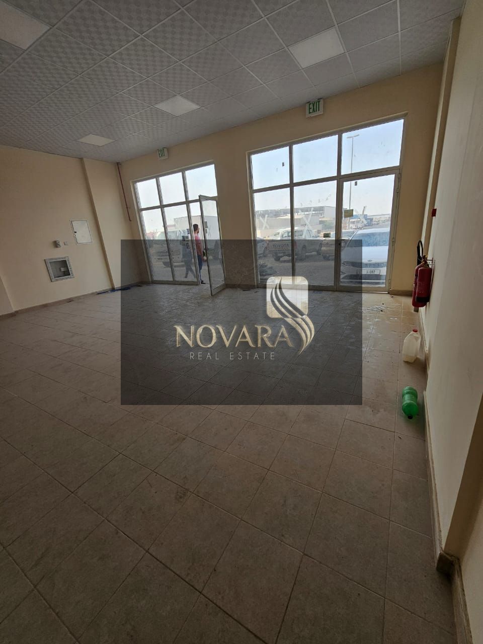 Shop for rent in Umm Al Quwain - Umm Al Thu'ub, 750 feet, located on the main street, annual rent 50,000 dirhams.