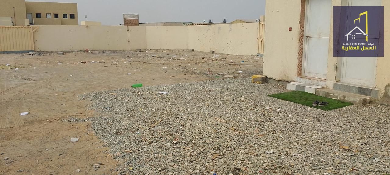 Land plot with an office and an external fence – strategic location