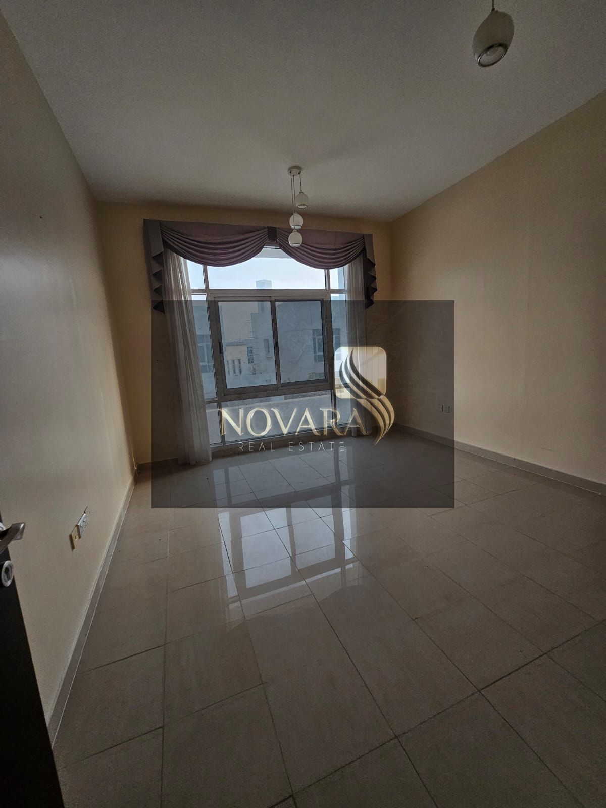 Villa for rent in Al Jurf 2, 3 master bedrooms, 5 bathrooms, lounge, maid's room, covered parking, 4200 sq ft, rent 114,000.