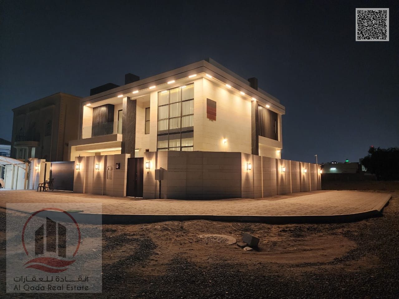 Villa for sale in Ajman, Al Rawda area. 5 master bedrooms, majlis, 2 living rooms, and a maid's room. Freehold ownership for all nationalities. Bank f