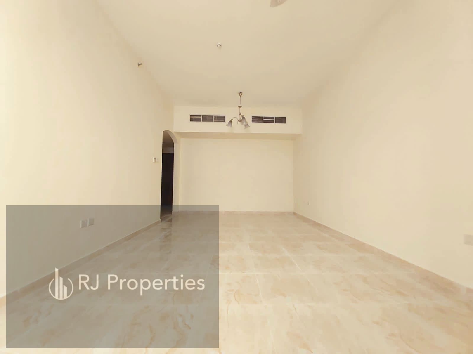 NO DEPOSIT LUXURY HUJE SPACIOUS APPARTMENT WITH BALCONY