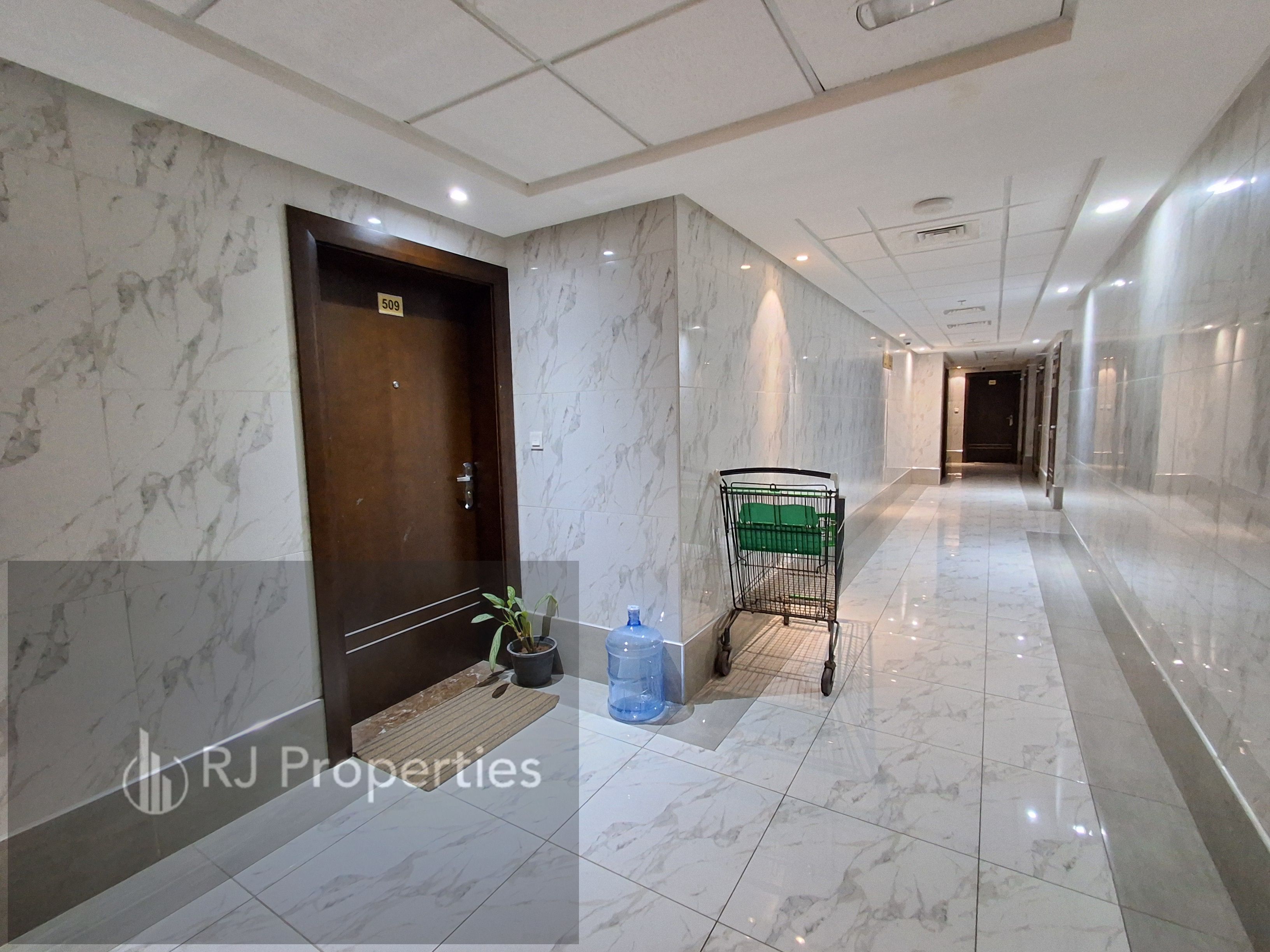 1 BR apartment - bright - spacious - close to Safari mall - easy access for Dubai