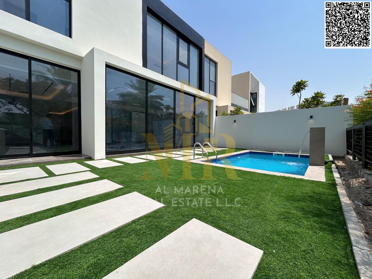 Seize the opportunity before it's too late! Luxury villa for sale directly from the owner, price includes electricity, water, and air conditioning.