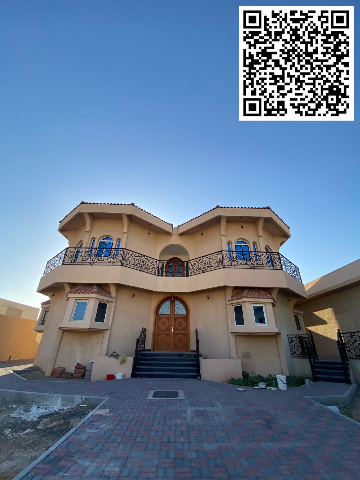 For sale: A luxurious villa in Al Tarfan area, Sharjah. It features 5 master bedrooms with a spacious design and high-end finishes, and a large living