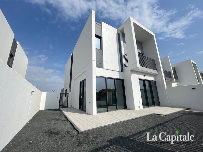 Upgraded | Corner Unit | Single Row | Vacant