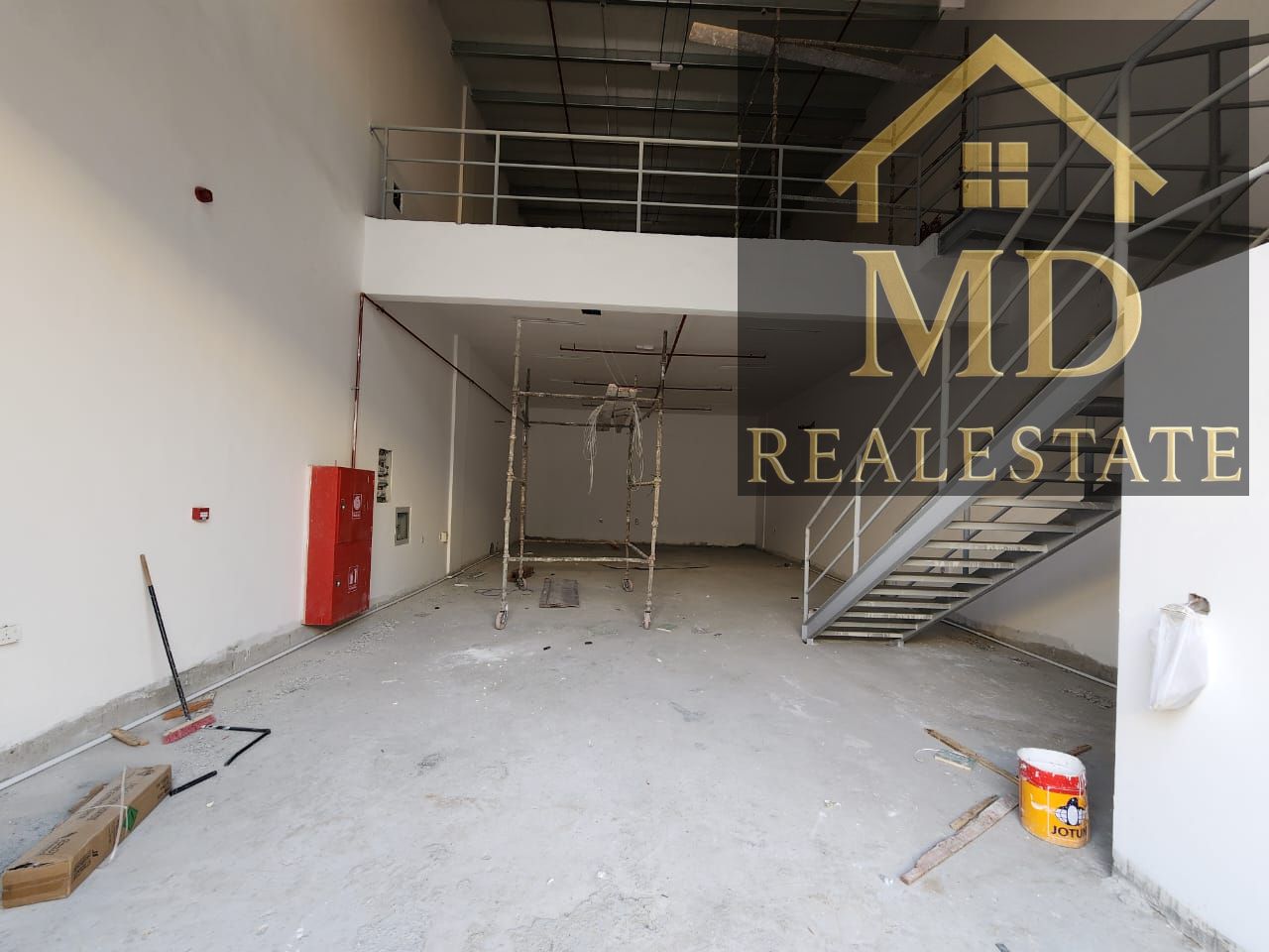 Mezzanine warehouse for annual rent, suitable for all commercial and industrial activities