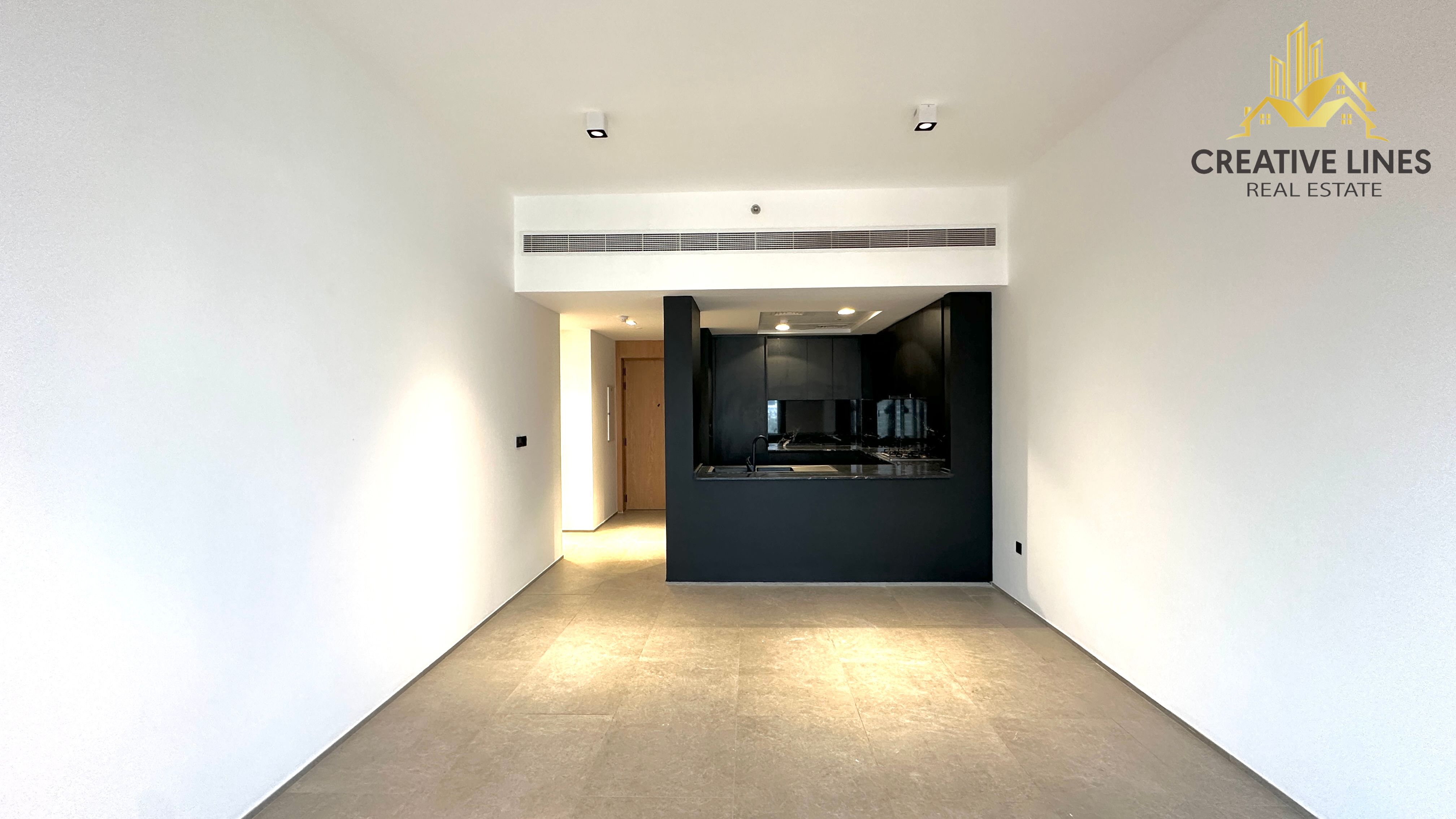 SPACIOUS LAUNDRY AREA MODREN FITTED KITCHEN