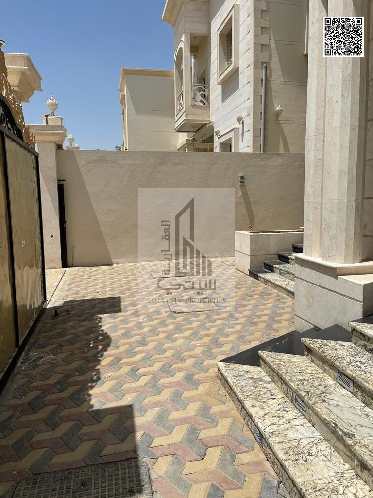 Corner villa for sale in a prime location, very close to Sheikh Ammar Street.