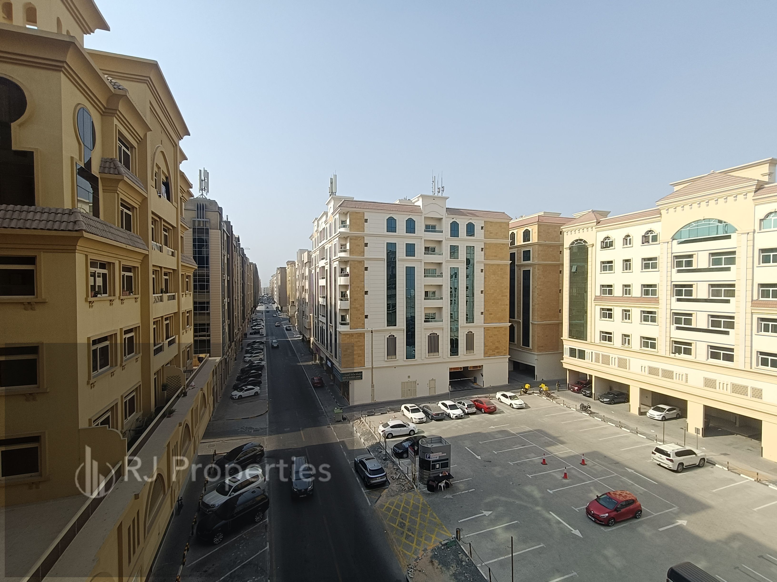 1 BR apartment - balcony - wardrobe - easy access for Dubai