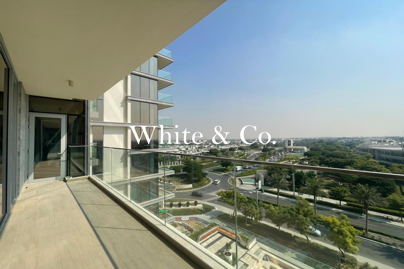 Luxury 2 Br | Amazing Views | with Maid