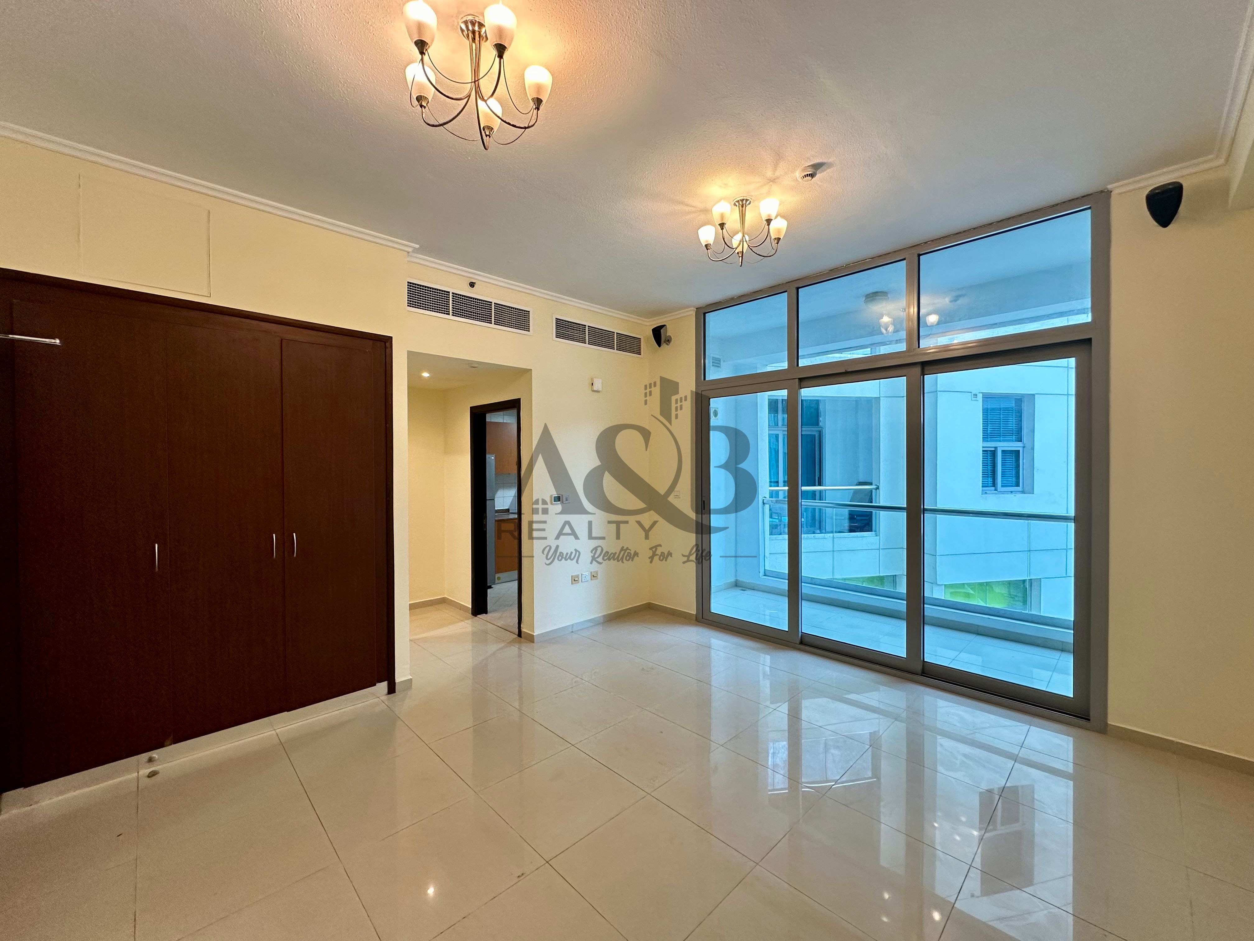INVESTMENT OPPORTUNITY | WITH BALCONY | VACANT
