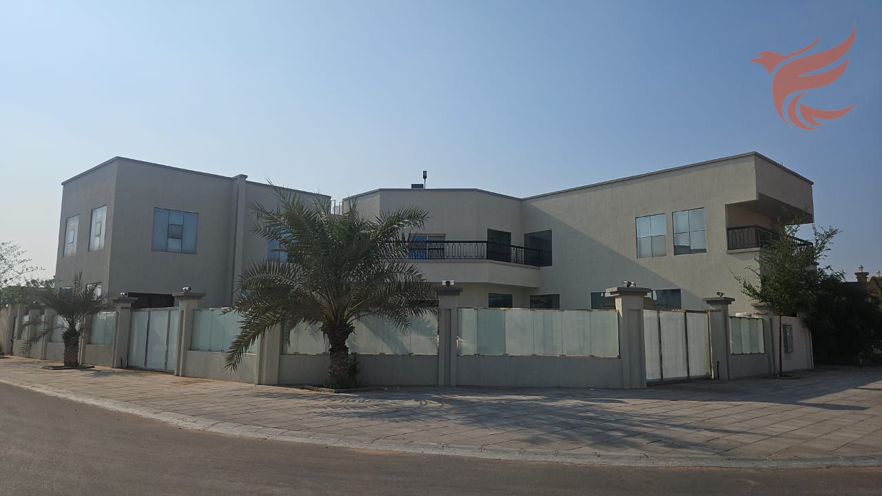 Spacious 10-Bedroom Villa with External Annex