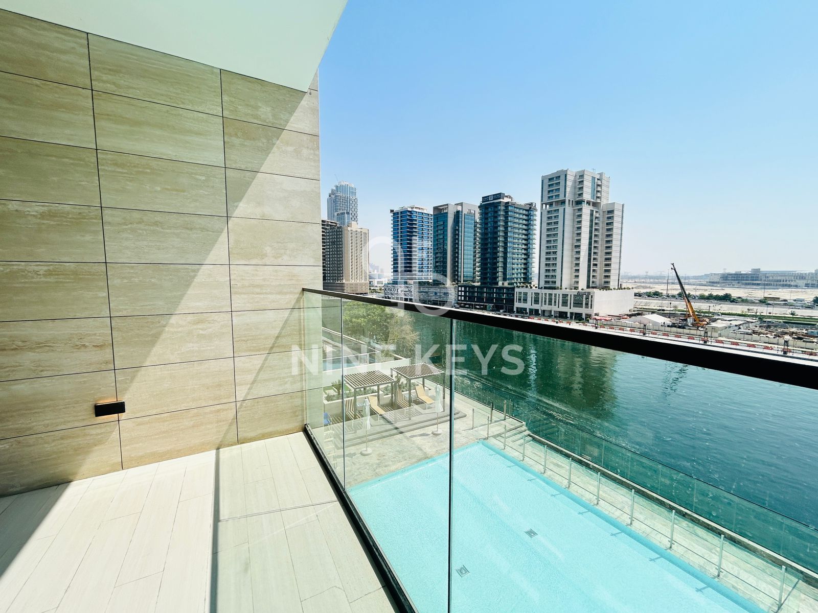 Spacious Studio I Ultra-Luxury Living I Pool Facing