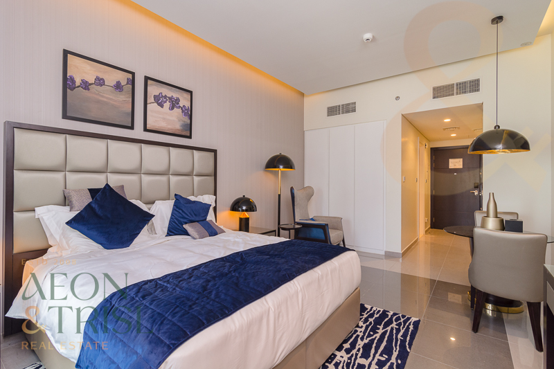 Large Studio Fully Furnished Higher Floor Rented