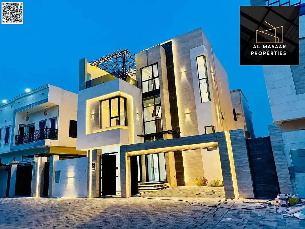 For sale directly from the owner: a luxurious, modern villa, fully equipped with air conditioning, electricity, and water. Large spaces and high-end f