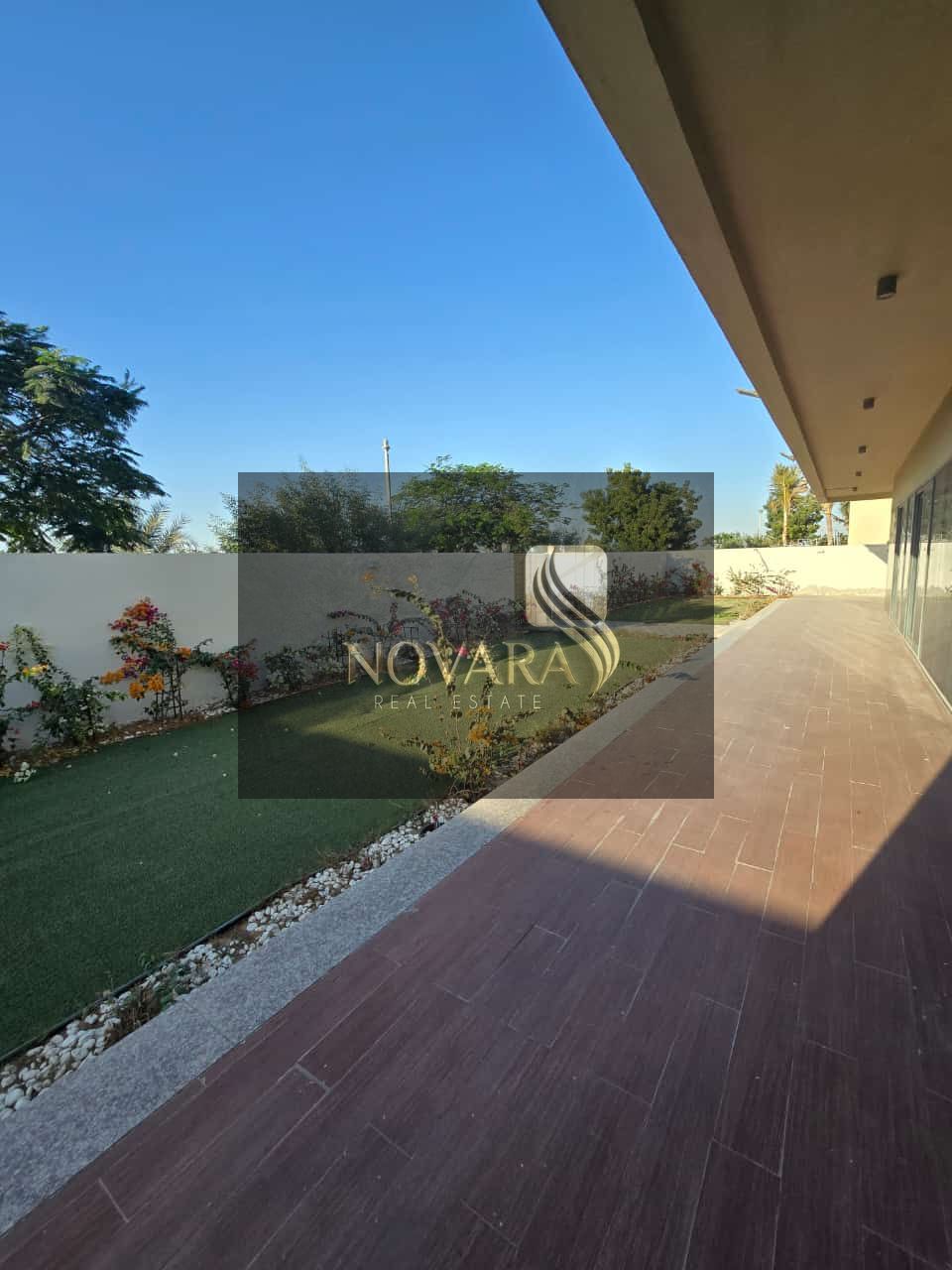 Luxury villas for rent in Al Zorah: 5 master bedrooms, 2 living rooms, 7 bathrooms, covered parking – your ideal opportunity for business.