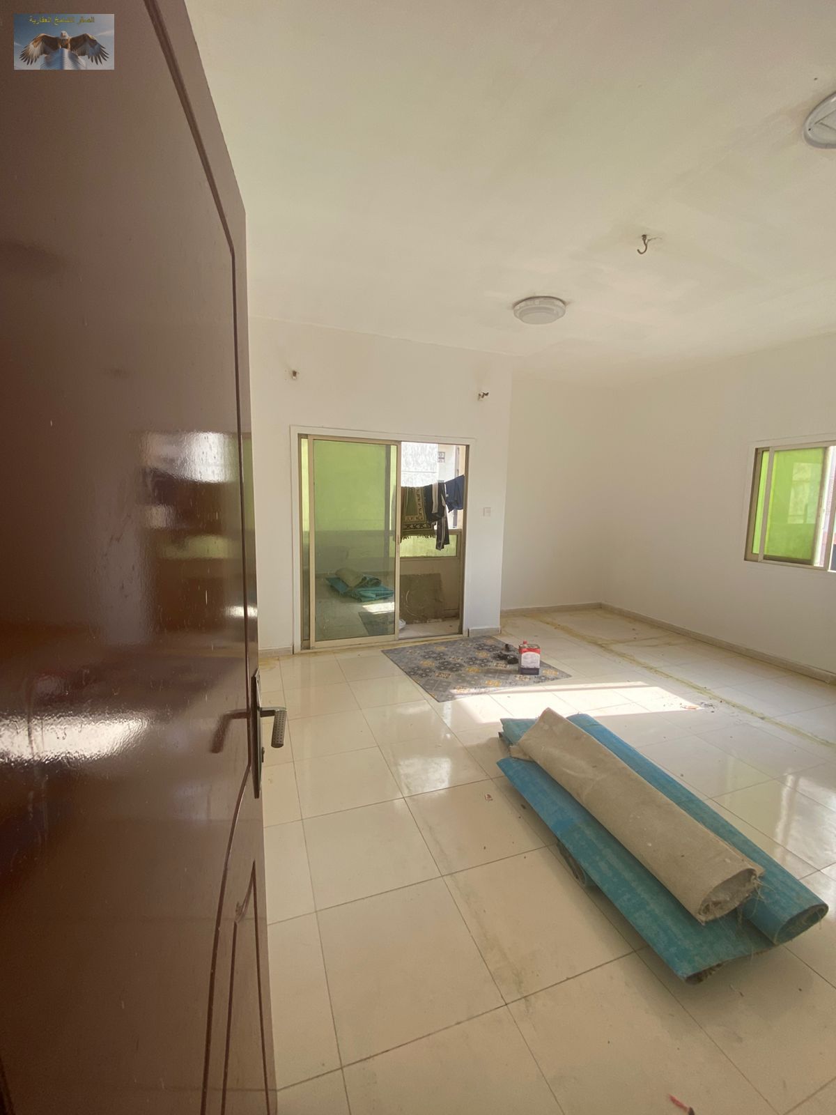 One-bedroom apartment with living room and two bathrooms in Al Nuaimiya 1, in a prime location near Al Ain Markets, in a clean, quiet building with ea