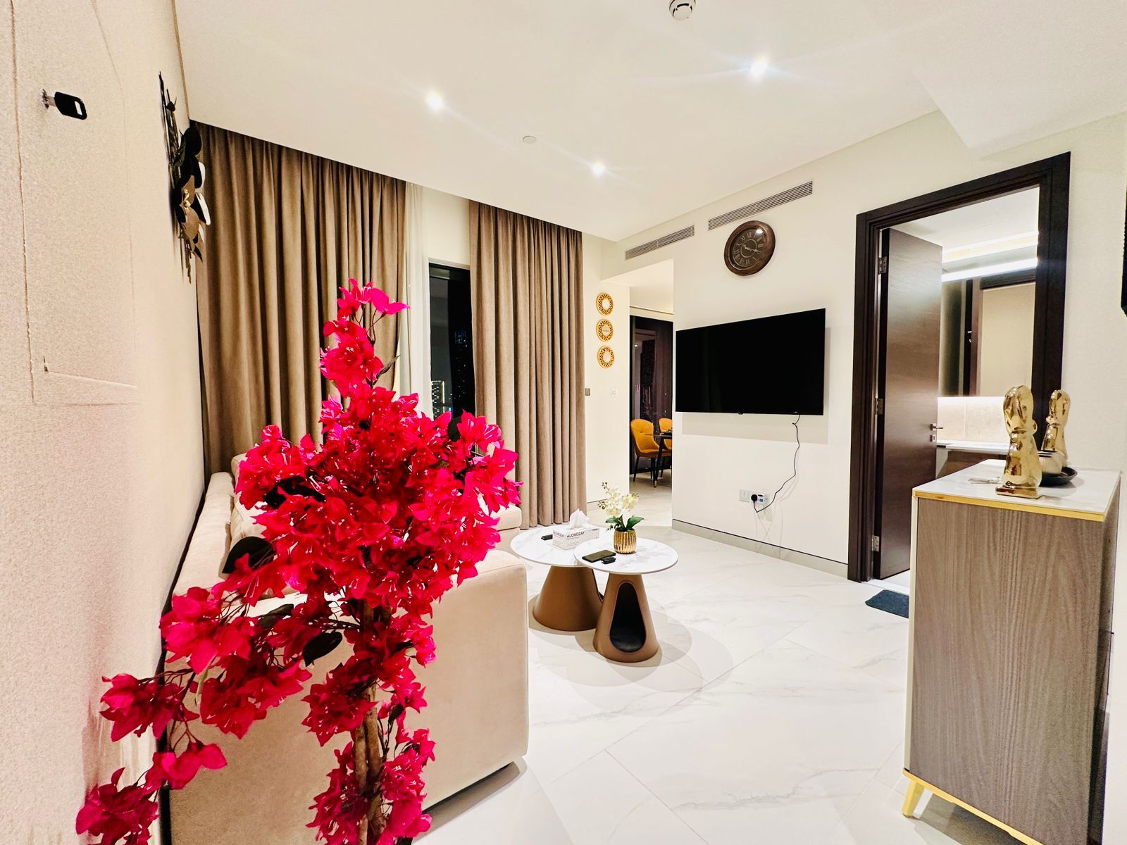 Modern | Fully Furnished | Higher Floor | 1BR| Bills included