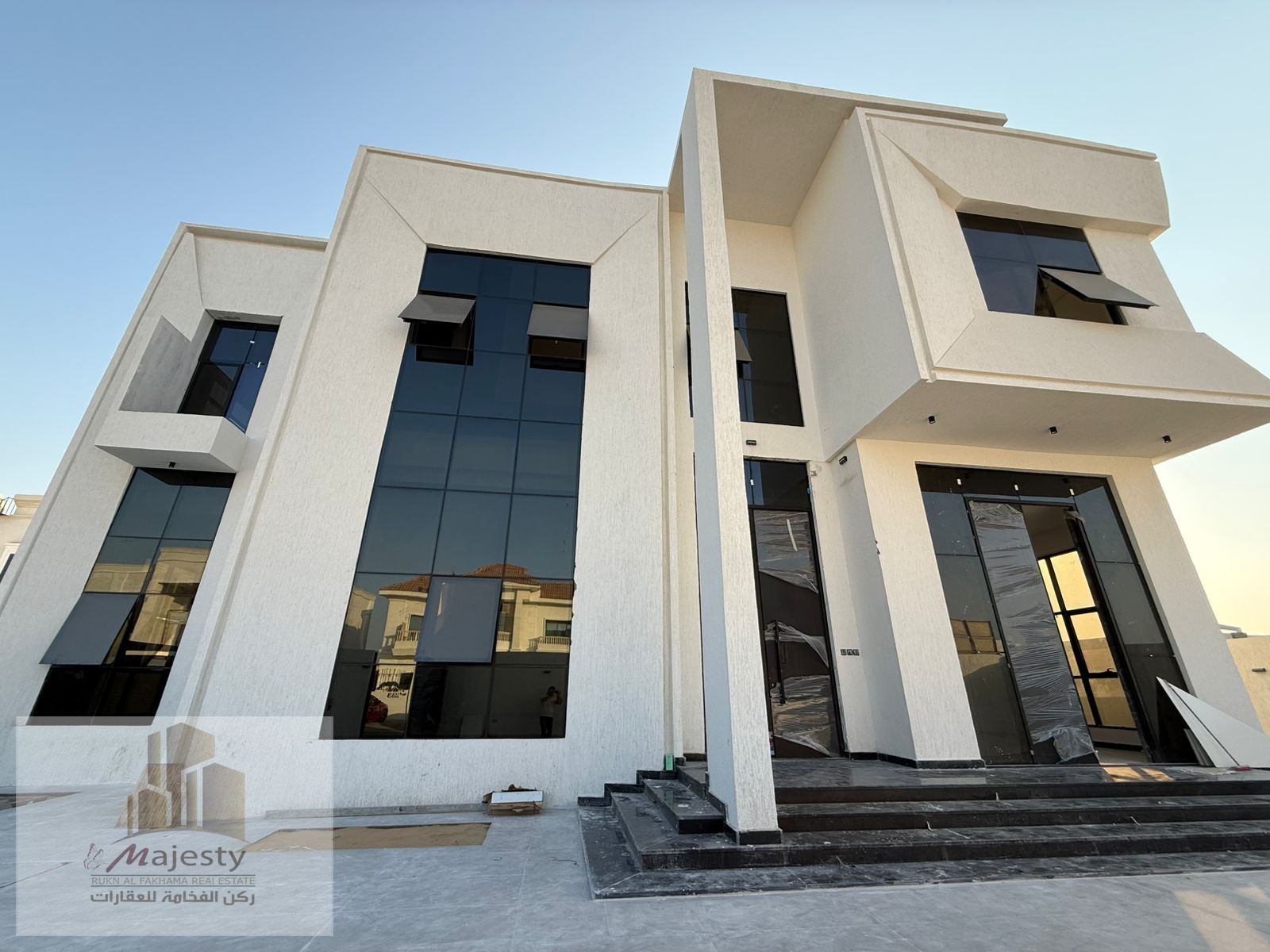 Luxury corner villa for sale in Al Hoshi, Sharjah, 10,000 sq. ft, modern design, 5 master bedrooms, maid’s annex, top finishes, price AED 4,700,000