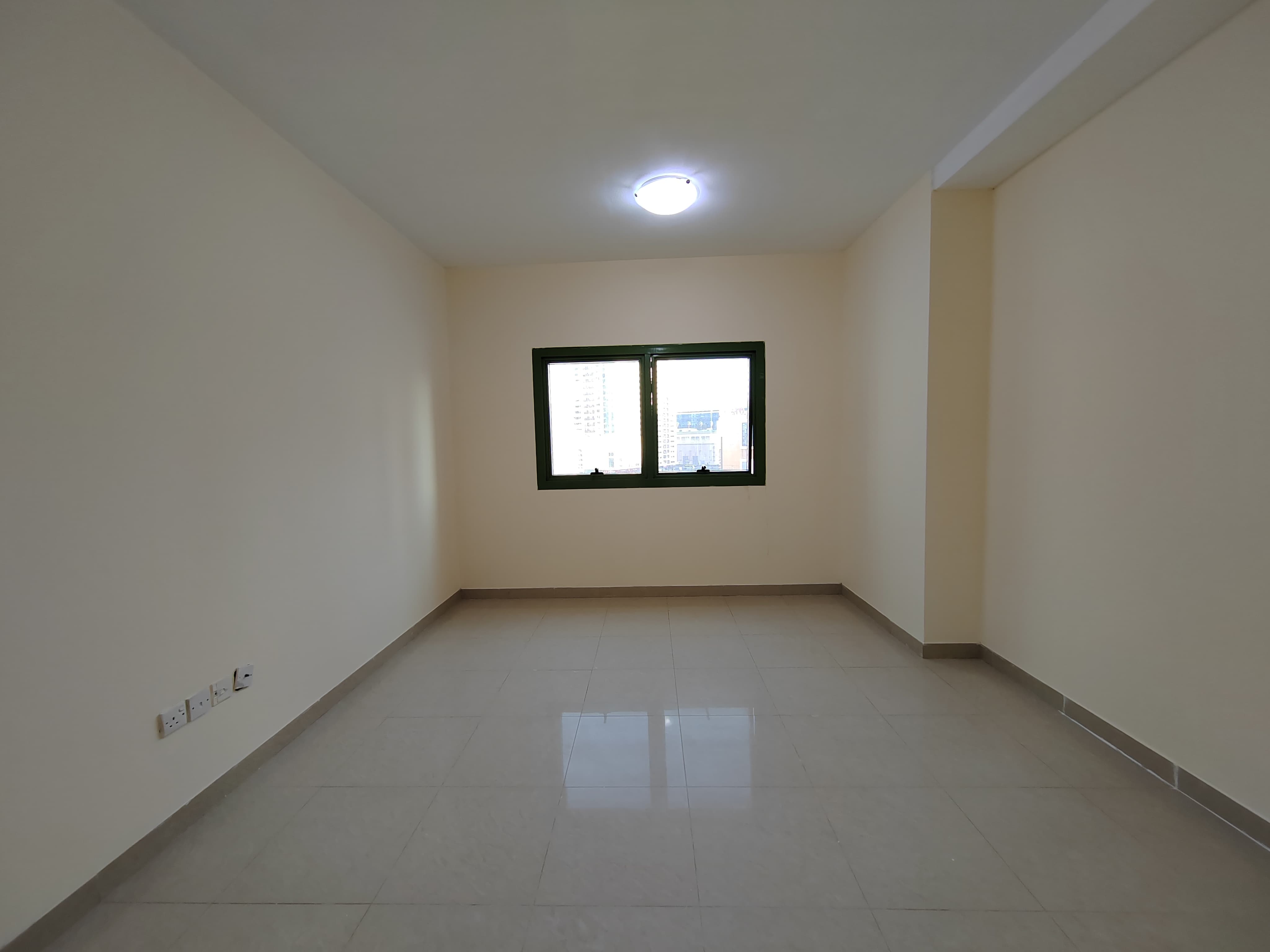 Parking free hot offer near to bus stop 1bhk ready to move