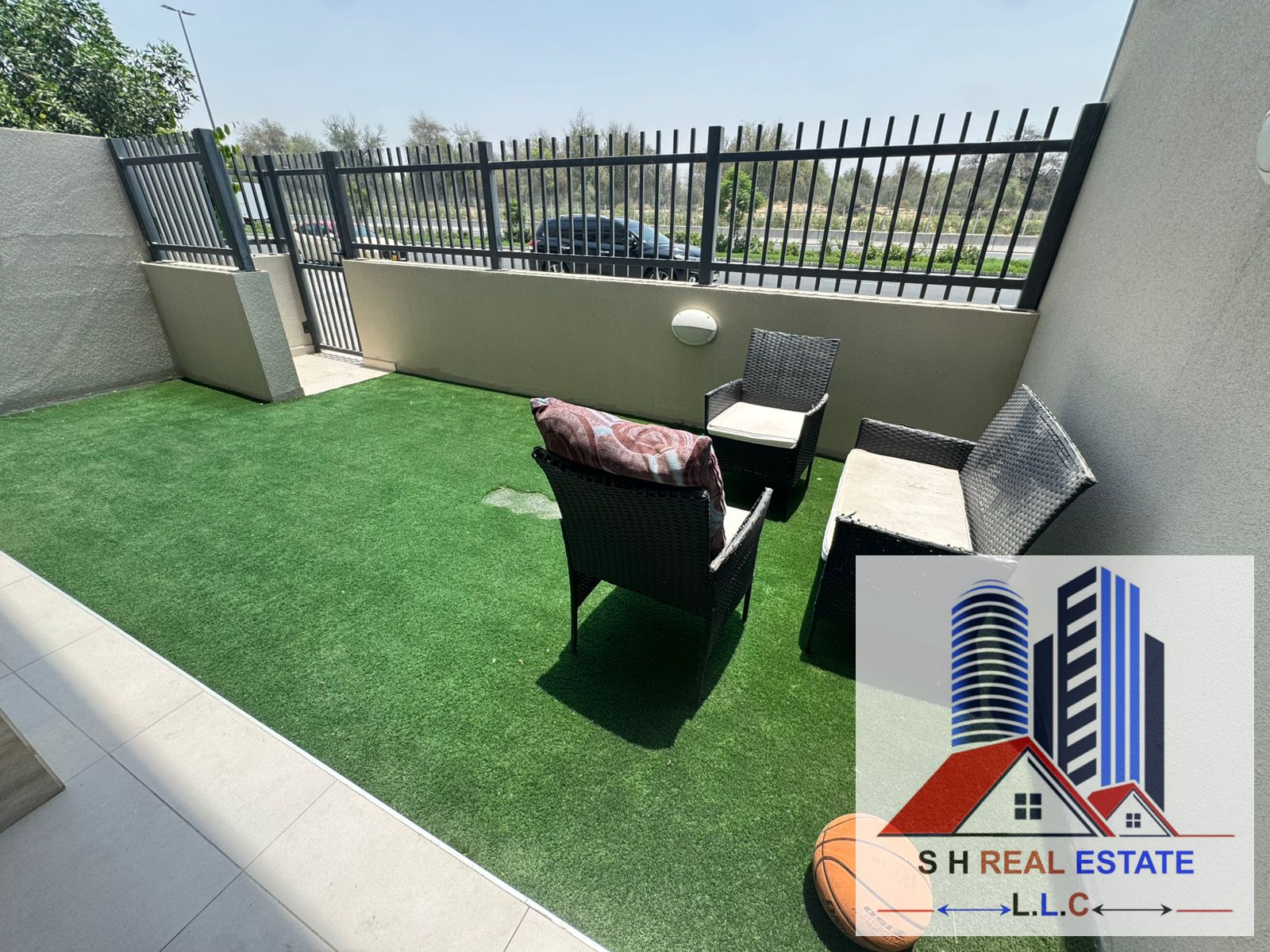 SPACIOUS APARTMENT FULLY FURNISHED 4 BR DUPLEX