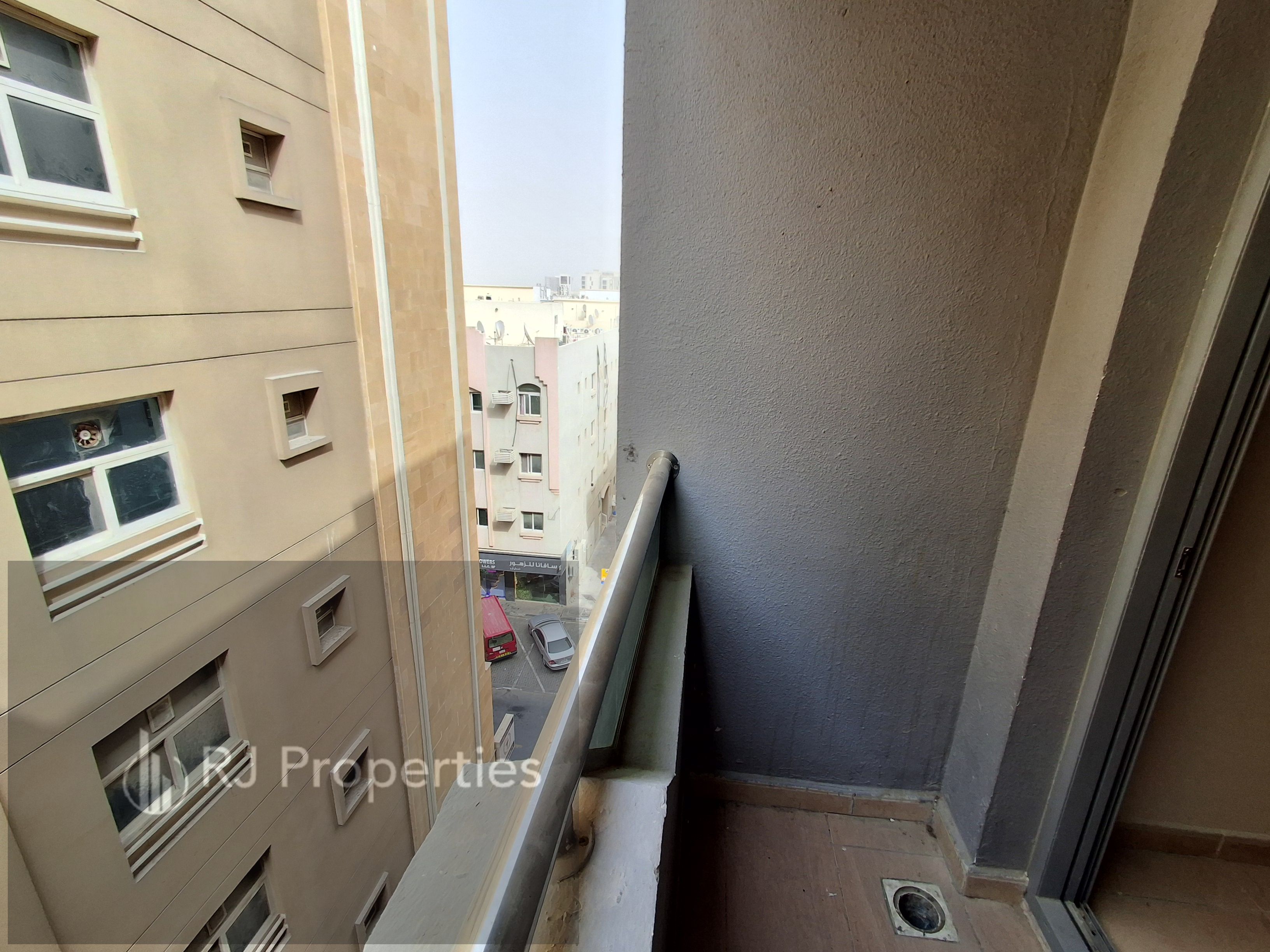 1BR apartment - spacious - balcony - wardrobes - easy access for Dubai