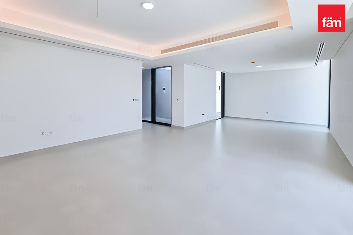 Prime Location | Corner Unit | Close To Amenities