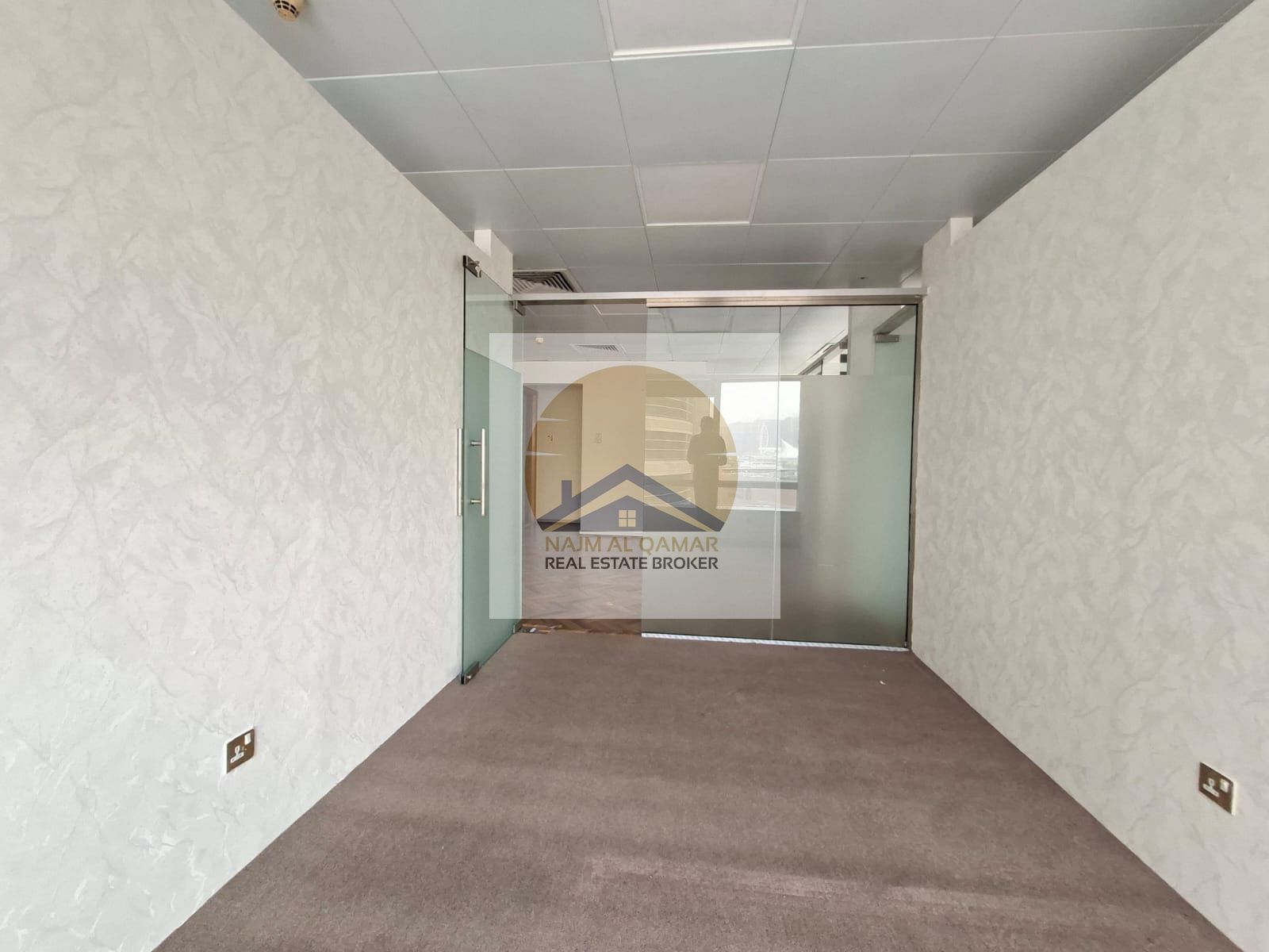 Office for Rent in port Saeed 879Sqft with parking