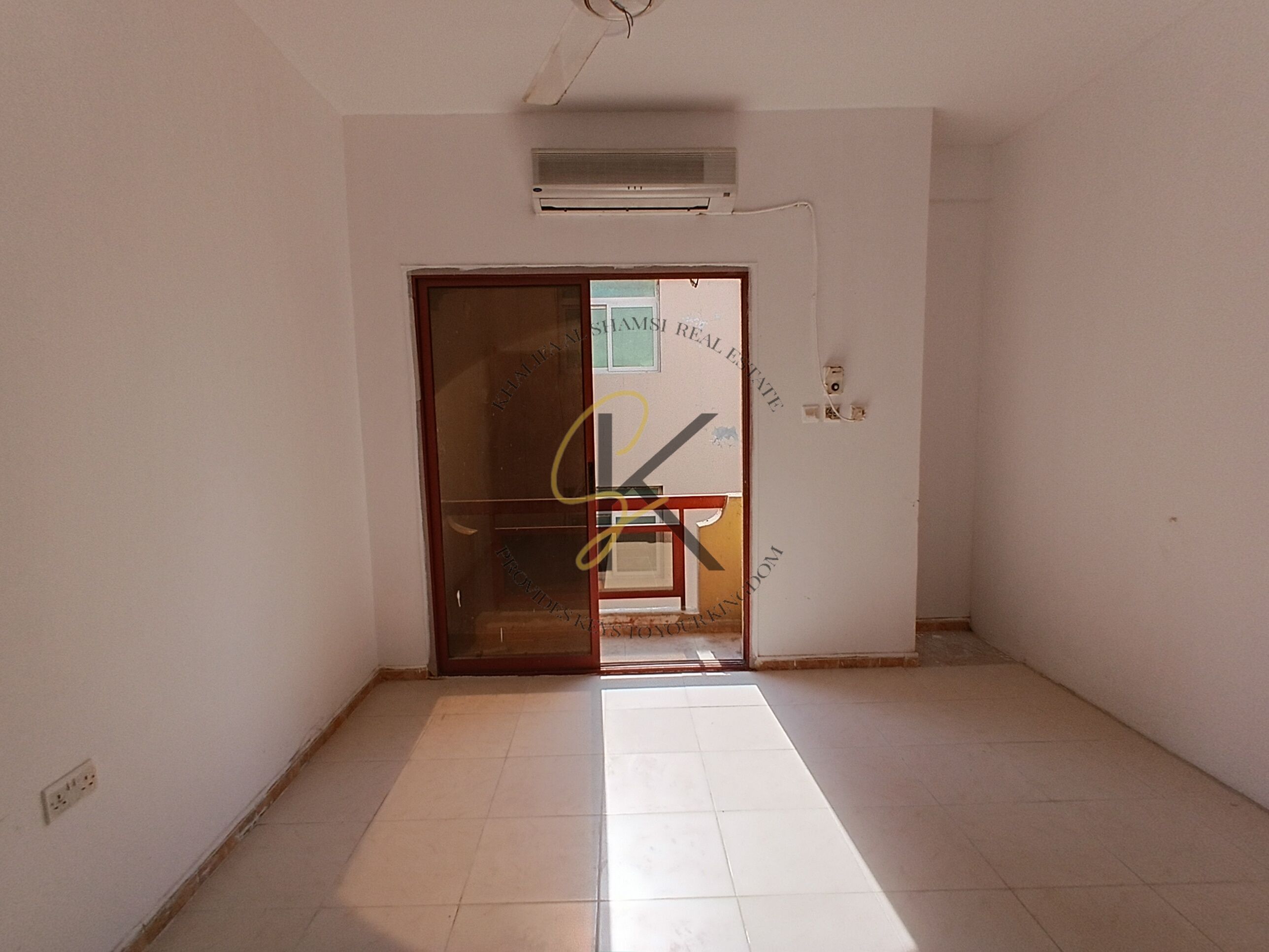Neat and clean Building full of family building near by Dira restaurants for contact Babar