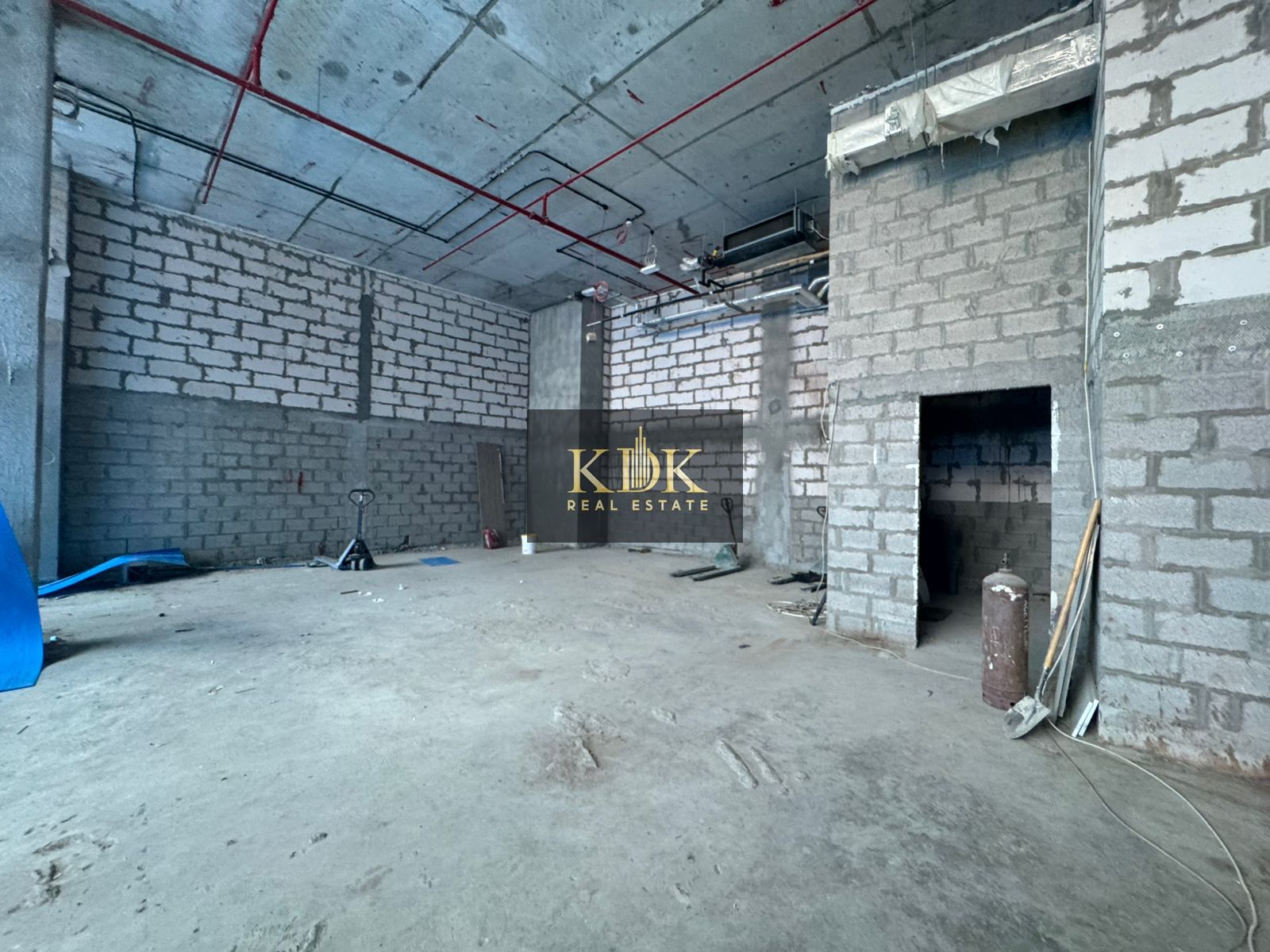 ROAD FACING SHOP | GREAT CEILING HEIGHT | BRAND NEW